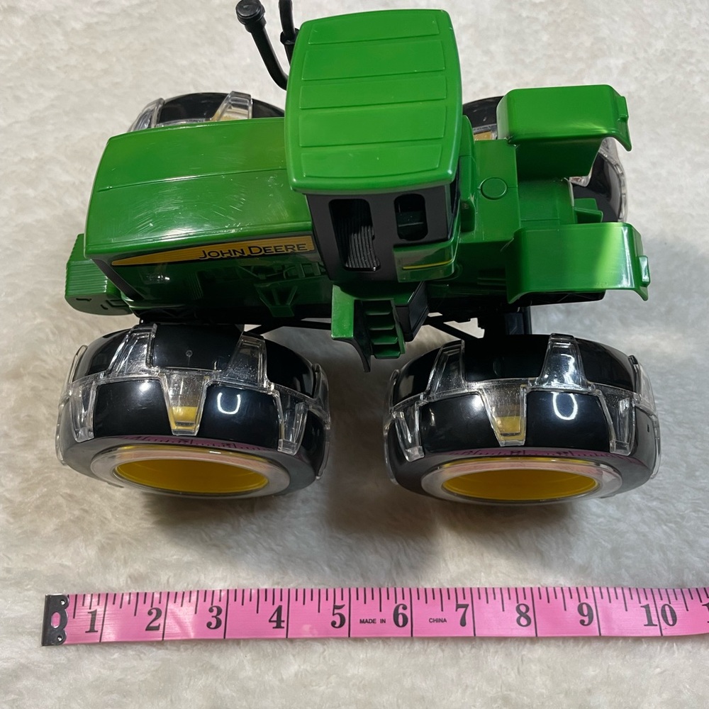 John Deere Light up Wheels Tractor Toy - Picture 8 of 8